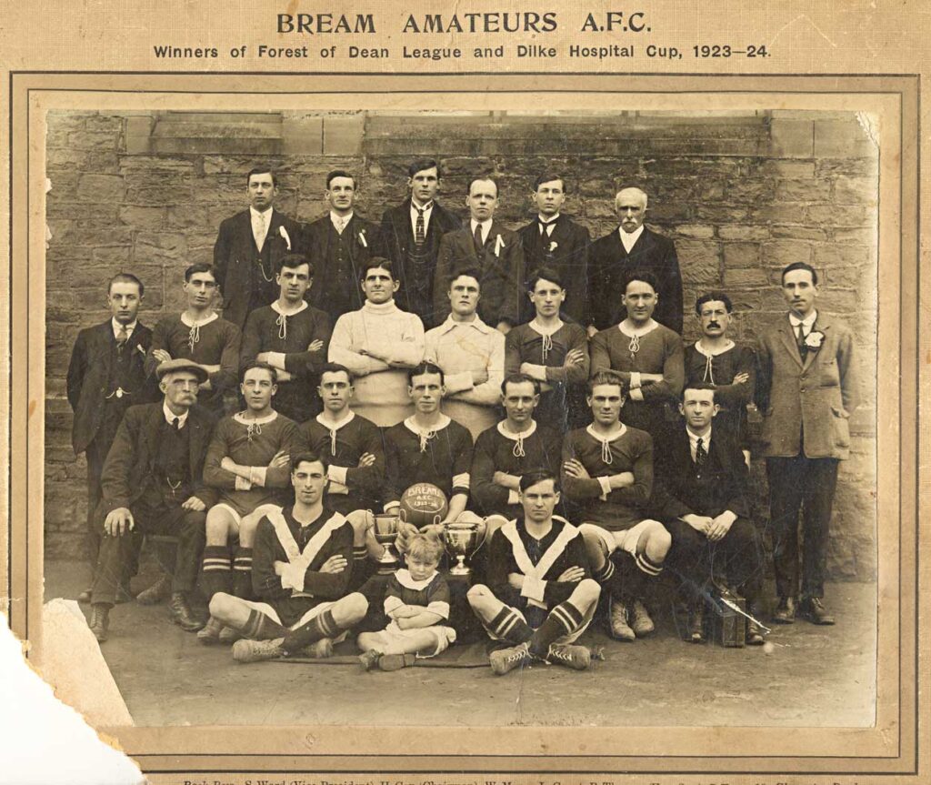 A photo of BreamAmateurs AFC football team taken in 1924.