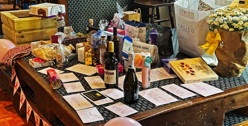 A photo of The draw prizes..